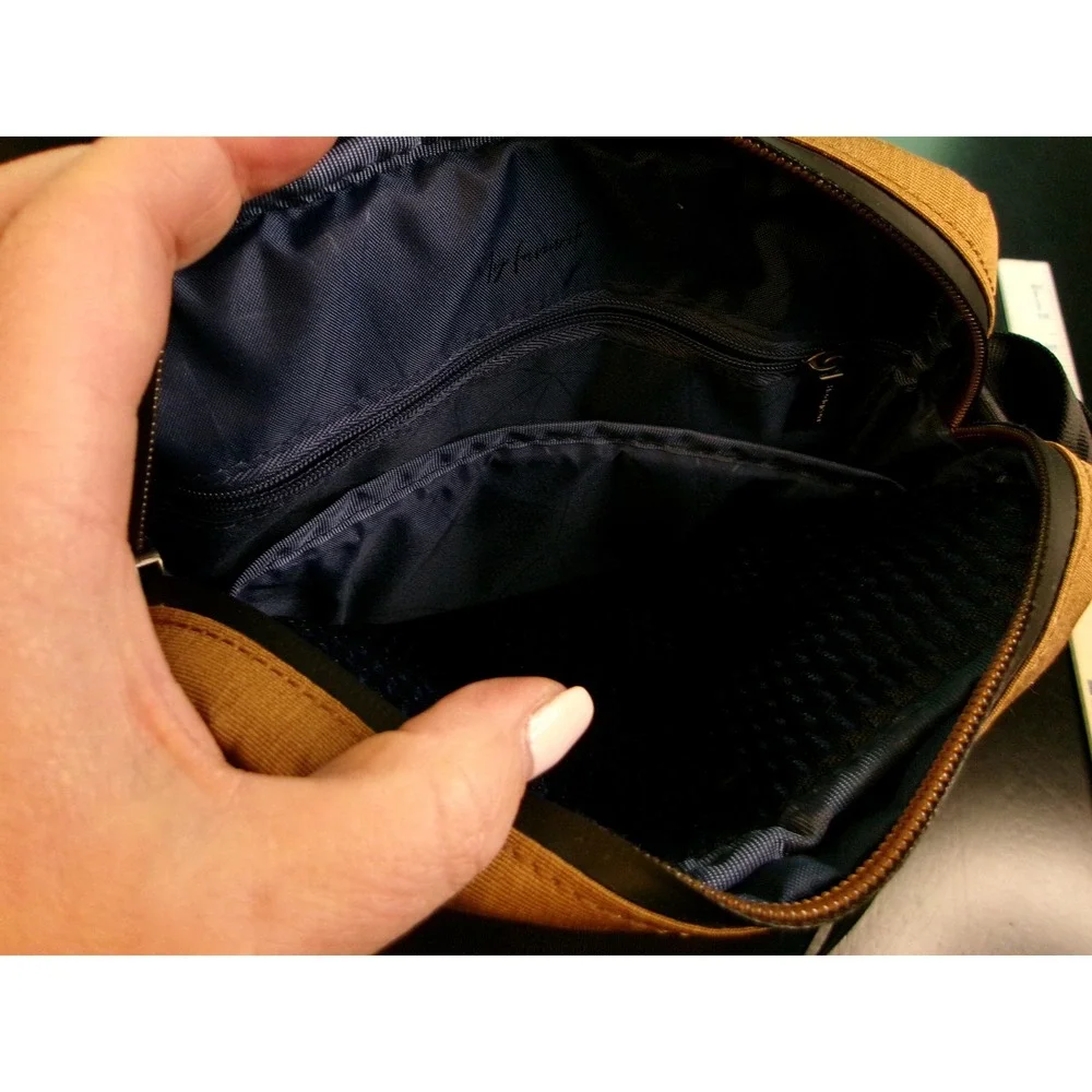 Hedgren Mens Crossbody Shoulder Bag Tan Black Adjustable Strap NWT‎